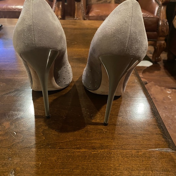 Jimmy Choo grey suede pumps with silver studded toe. Size 40.5 - Picture 2 of 5